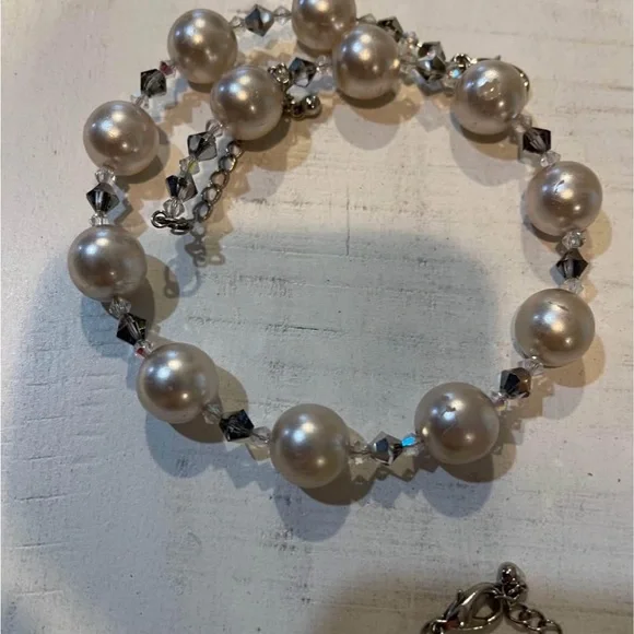 Elegant 4-Piece Boutique Pearl Style Jewelry 3-Necklaces along with 1- Bracelet - Picture 6 of 11